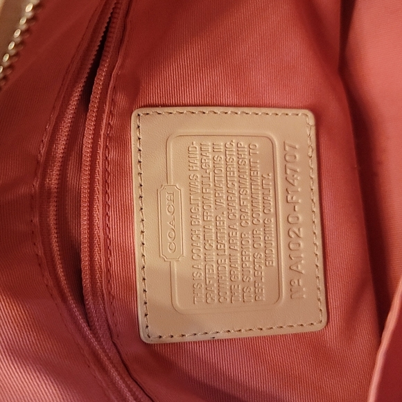 EUC Coach Leather Shoulder Bag 👜👜 - Picture 7 of 12